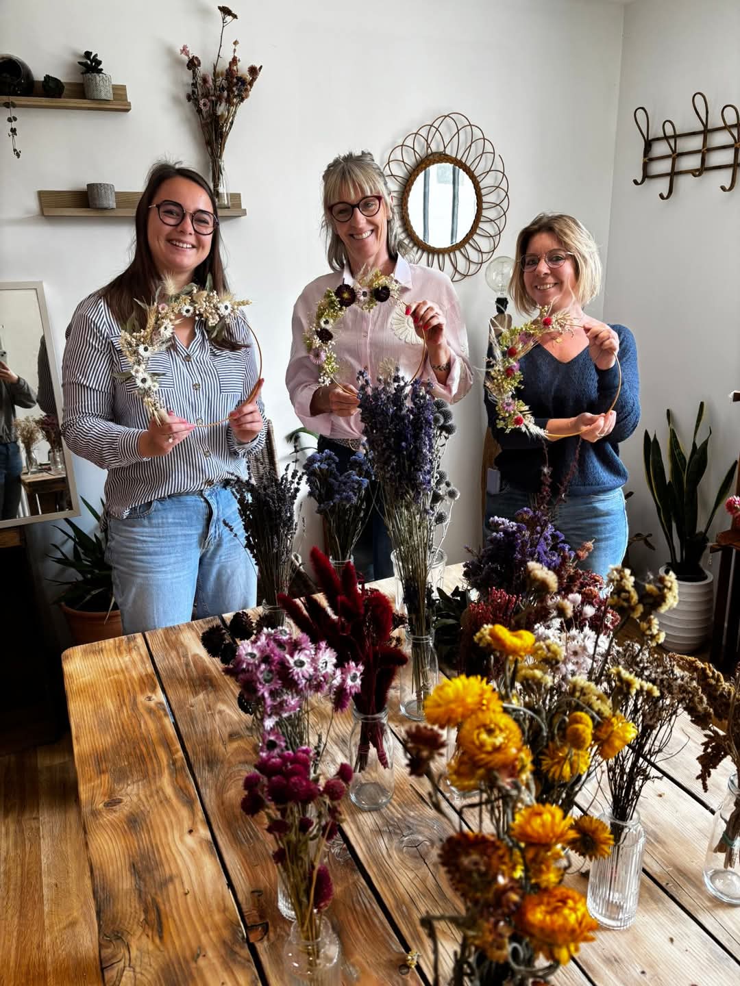 Atelier d'art floral en fleurs séchées pour séminaire d'entreprise proche de Mâcon
